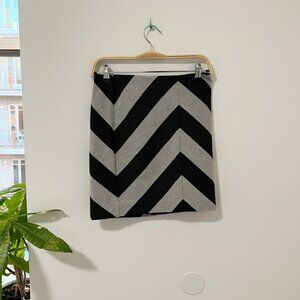 Trina Turk Gray & Black Chevron Print Mini Skirt Size 2